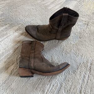 Liberty Black Courtney brown leather western cowboy Boots Studded Distressed 10